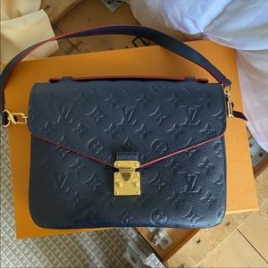 Louis Vuitton Pochette Metis Monogram Bag